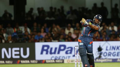 Six-Hitting Pooran muscles his way to 40*(21)