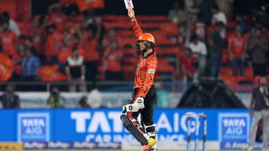 Top Class! Abhi-Shakes Hyderabad with superb 135*(68)