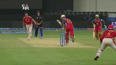 M18: KXIP vs RCB –  Mitchell Starc Wicket