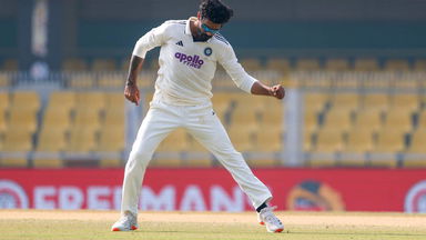 Beauty! Jadeja castles Markram with a cracker