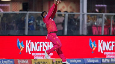 Costly Drop! Shimron Hetmyer spills Shubman Gill and concedes a six