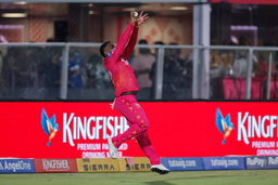 Costly Drop! Shimron Hetmyer spills Shubman Gill and concedes a six
