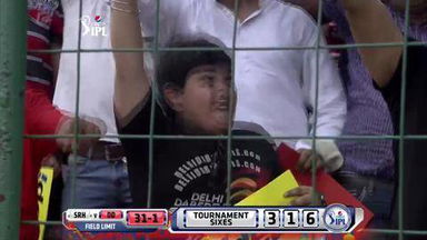 M32: DD vs SRH –  Kevin Pietersen Six