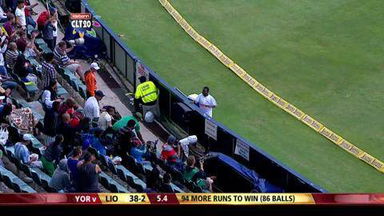 M13: LIO vs YOR – Quinton de Kock six