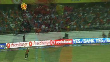 M15: GL vs SRH – Brendon McCullum Wicket