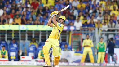 In the slot, out of the park! Dube changes gears with 6, 4, 6