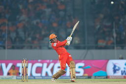 Georgia Wareham's entertaining 44*(26)