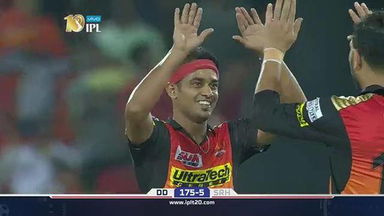 M21: SRH vs DD  – Fall Of Wickets