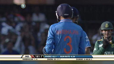 2ND ODI: IND vs SA – MS Dhoni Six