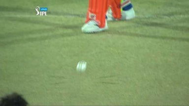 M54: GL vs MI – Aaron Finch Wicket