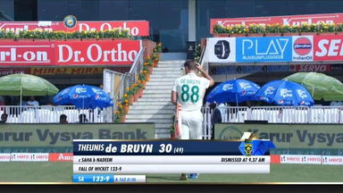 IND vs SA 2019, 3rd Test, Day 4: Theunis de Bruyn Wicket