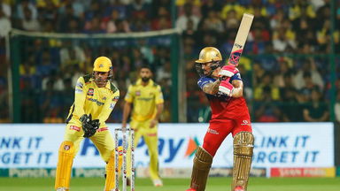 Fantastic Faf du Plessis sets the platform with 54(39)