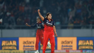 Sayali Satghare rocks GG with splendid 3/21
