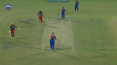 M17 - DC vs RCB: Disha Kasat Wicket