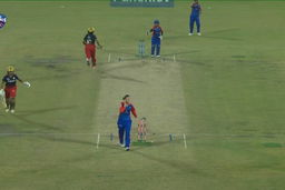 M17 - DC vs RCB: Disha Kasat Wicket