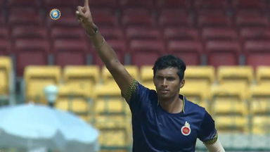 Navdeep Saini's economical 4-wkt haul