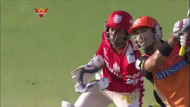 M39: SRH vs KXIP –  Naman Ojha Six