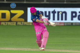 M12: RR vs KKR – Tom Curran Six