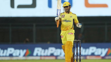 Vintage Dhoni rekindles Wankhede affair