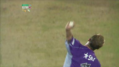 M9: HOB vs NK –  Jono Boult Wicket