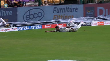 Captain applauds, Bowler applauds: Livewire Siraj's makes brilliant save on the fence