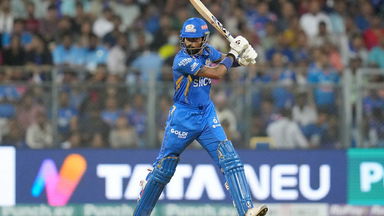 Pressure Release! Hardik smacks 4,4,4 to up the ante