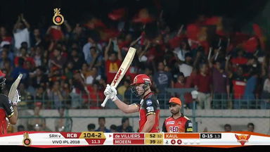 AB de Villiers smashes 69 (39)