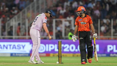 What Just Happened? Ball hits the stumps but the bails refuse to fall