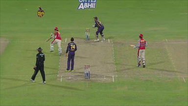 M35: KKR vs KXIP – Azhar Mahmood Wicket