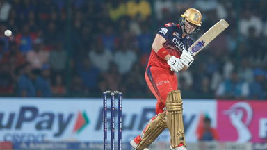 Shot! x 2: Debutant Bethell takes on Starc with stylish shots