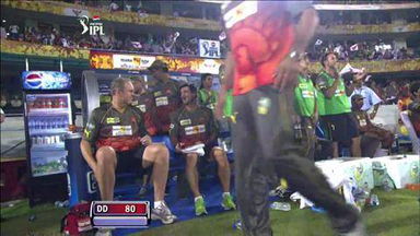 M48: SRH vs DD – Ashish Nehra Wicket