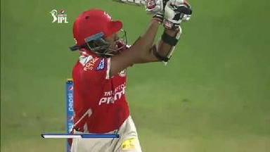 M10: KXIP vs DD – Wriddhiman Saha Six