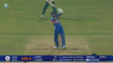 IND vs SA 2025, 1st T20I: Hardik Pandya Six