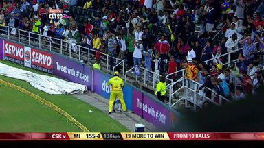 M14: CSK vs MI – Dinesh Karthik six