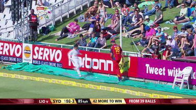 M10: LIO vs SYD – Brad Haddin six