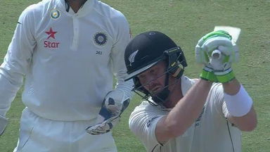 India vs NZ 2016, 3rd Test day 3: Martin Guptill six