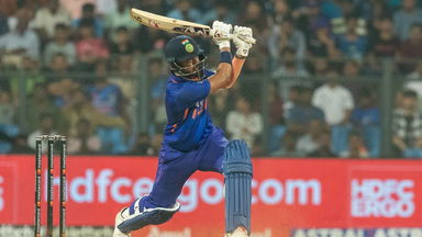4 & 6: Rahul takes the attack to Zampa
