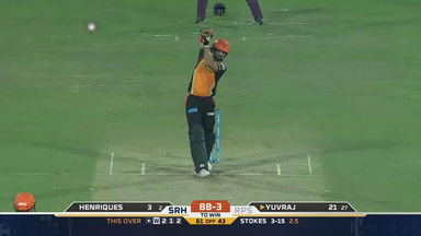 M44: SRH vs RPS – Yuvraj Singh Six
