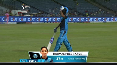 M01: Trailblazers vs Supernovas – Harmanpreet Kaur Wicket