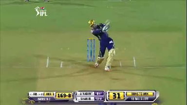 M54: RR vs KKR – Umesh Yadav Six