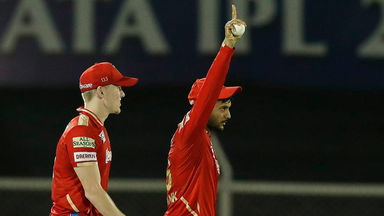 Captain's catch: Mayank keeps it cool to get Harshal OUT